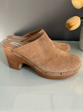 Steve Madden Tan Suede Clogs